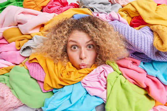 Ventajas de comprar a mayoristas de ropa por kilo frente a la ropa por piezas